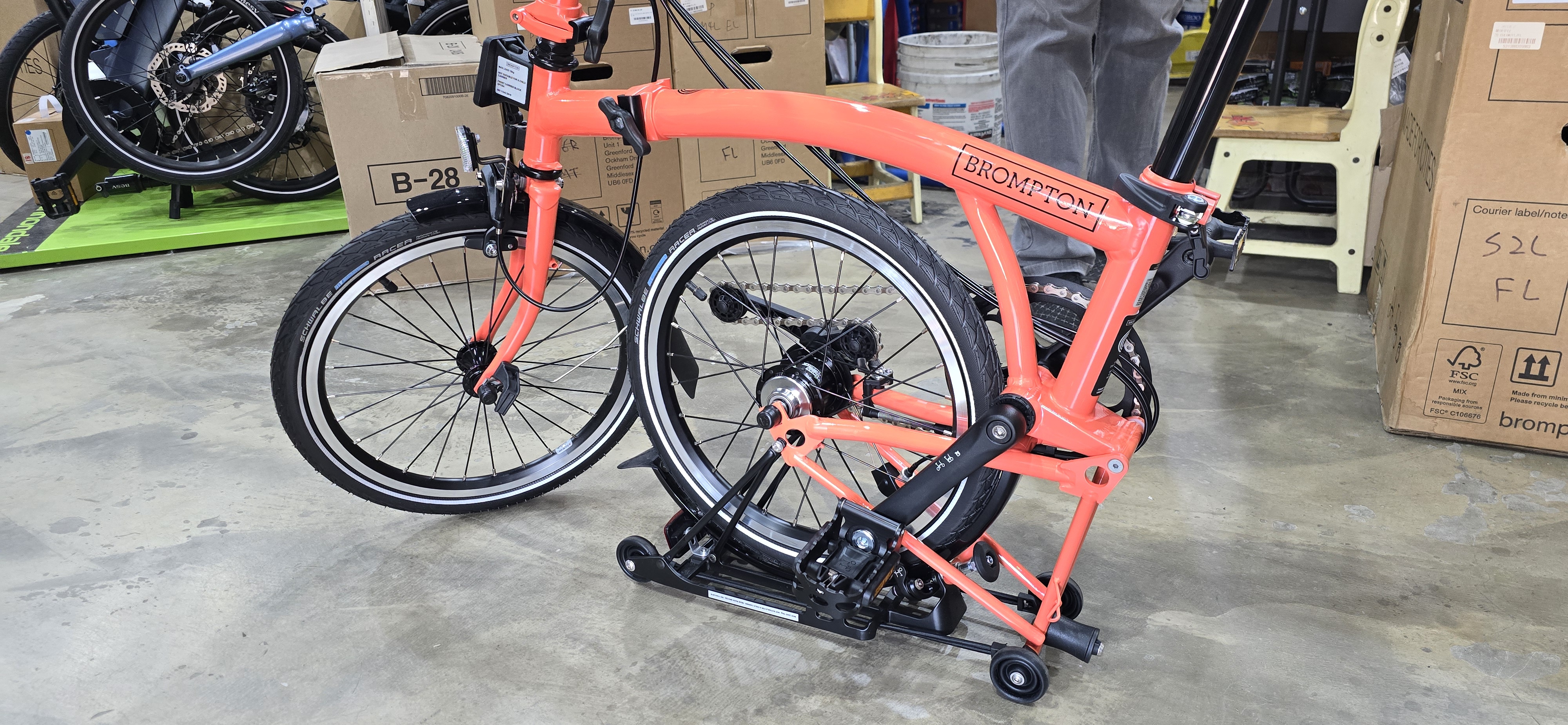 C Line Explore with Rack 브롬톤