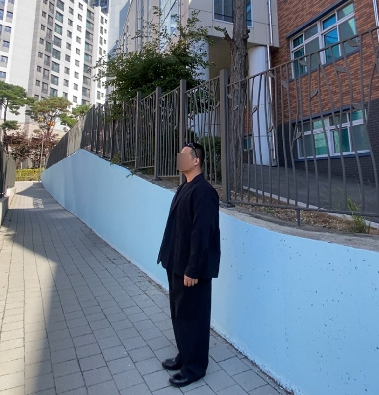 데일리룩('26. 10. 17.)오클리 선글라스 아이자켓 리덕스, 지유 X 엔지니어드 가먼츠 코드레인 재킷 팬츠 셋업, 어커버 티셔츠, kinch!킨치 shower 808 더비슈즈