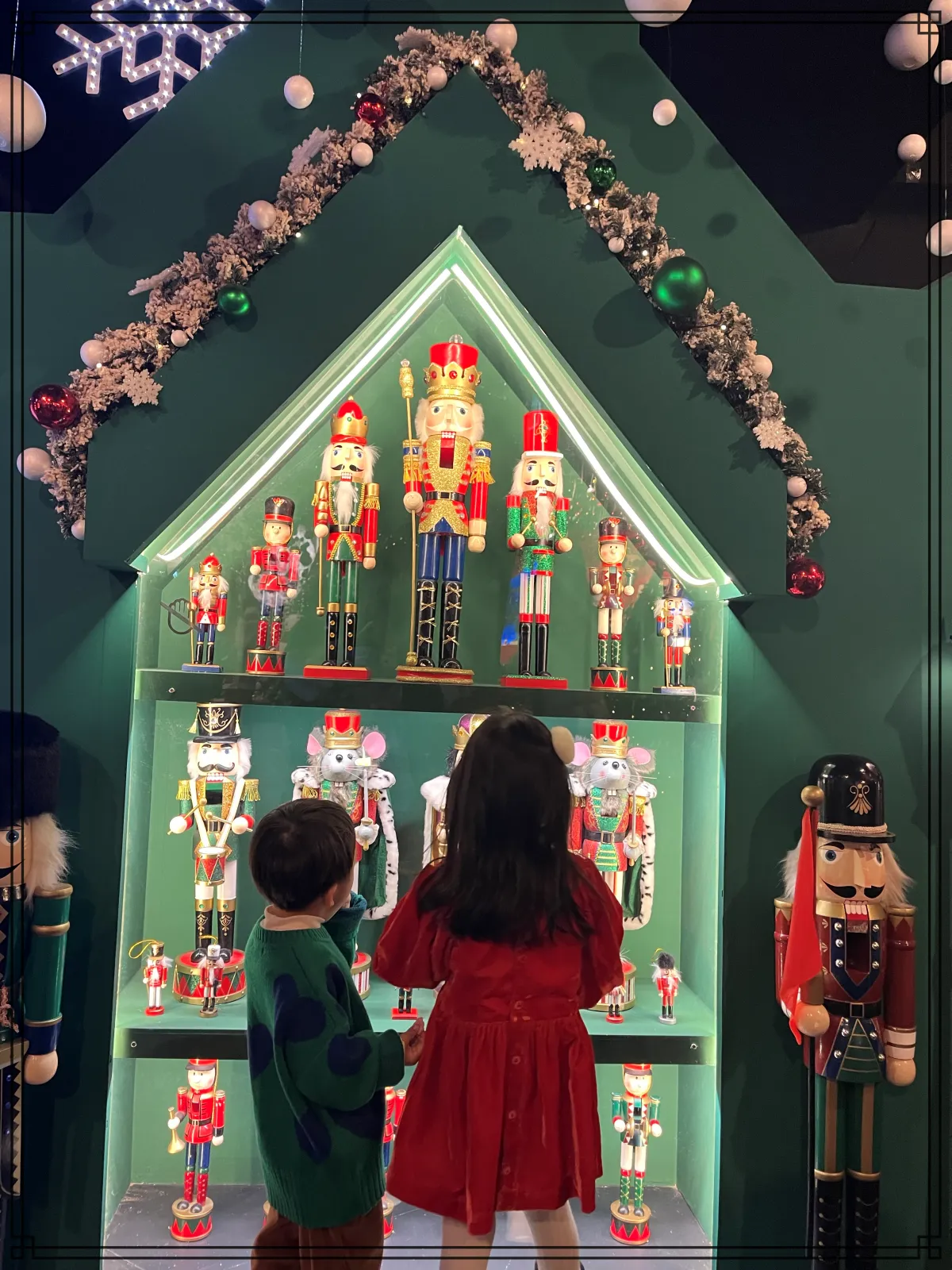 조명박물관-크리스마스-빌리지-병정전시-함께