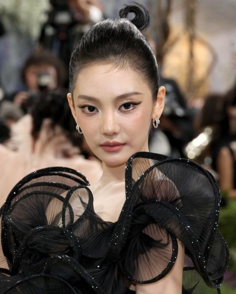 2026 멧 갈라 블랙핑크 제니 540시간 샤넬 드레스 화제, 카리나 한복 패션까지 K-스타 총정리