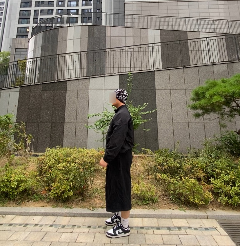 데일리룩('26. 9. 15.)팍스 브랜치 자카드 비니, 나이키 스투시 나투시 아노락, 무신사스탠다드 무신사 와이다 버뮤다 팬츠, 나이키 삭스 양말, 나이키 덩크로우 레트로 범고래