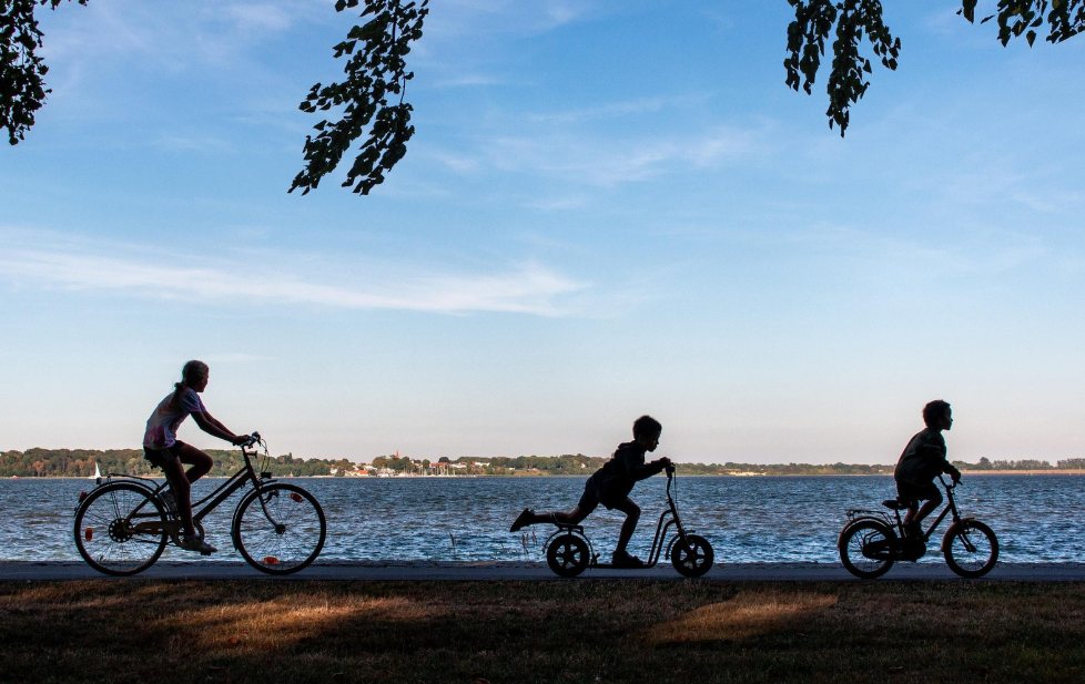 호수가에서 자전거타기
