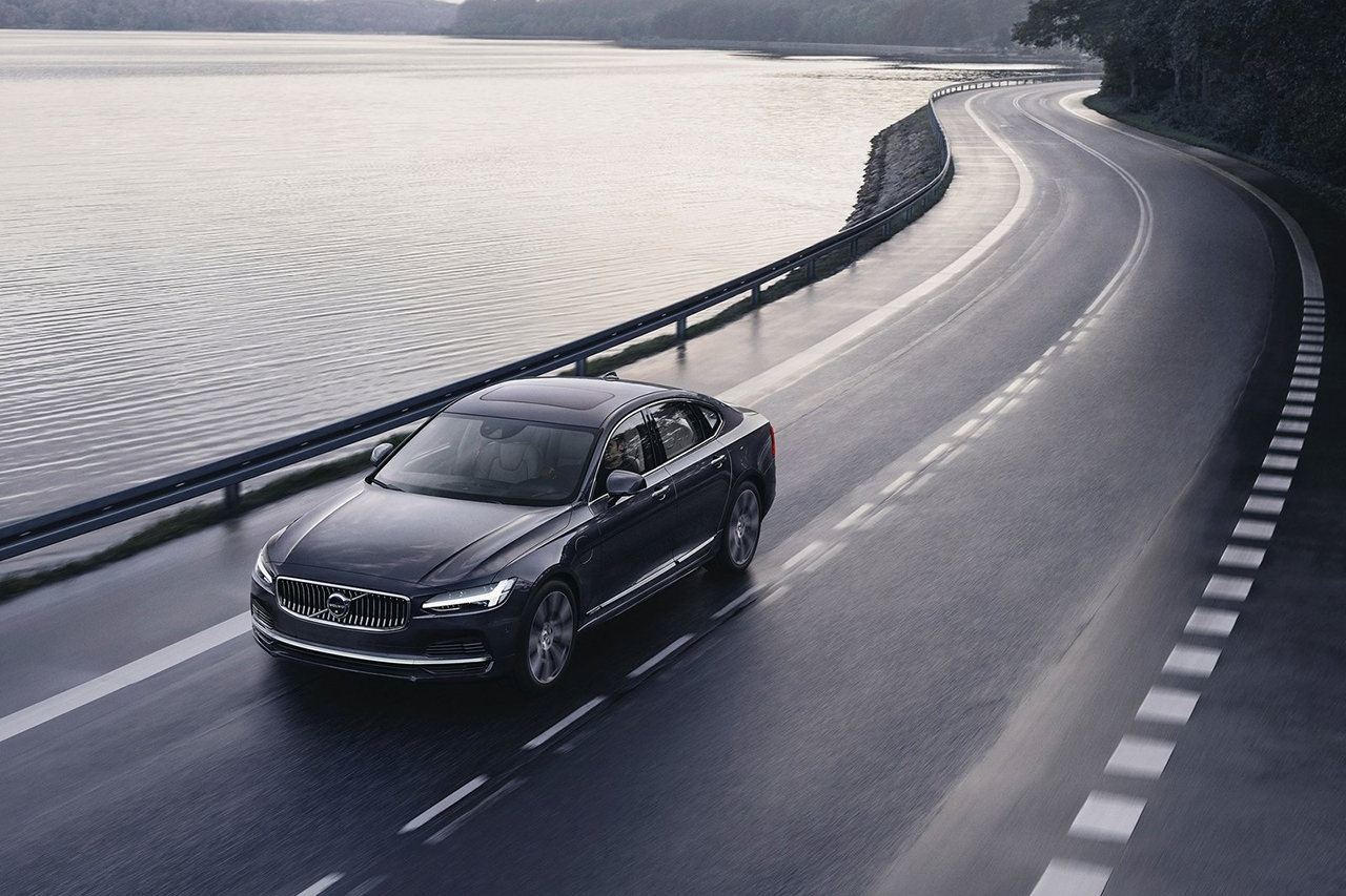 볼보 S90 플러그인하이브리드 중고차