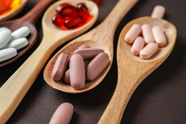 균형 잡힌 식단과 영양제 섭취는 손톱 건강 관리에 중요한 역할