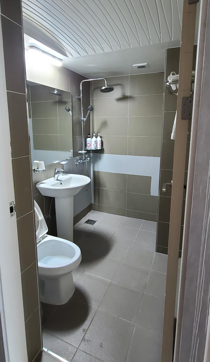 제주도 제주도숙박 아로하호텔 아담한호텔 아로하호텔입구 아로하호텔로비 4008호입실 바다뷰 트윈배드 깔끔한화장실