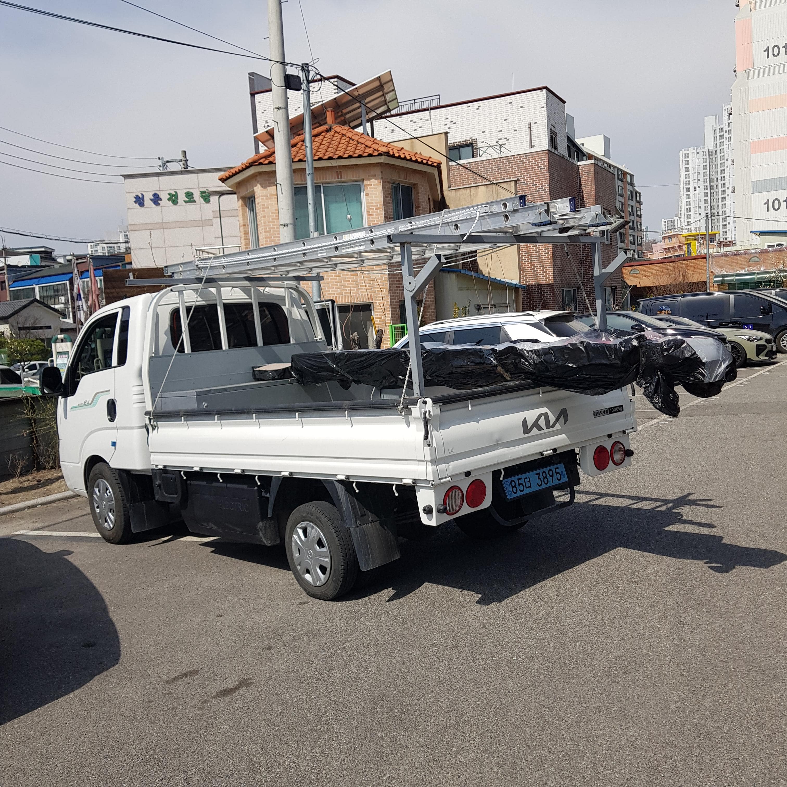 늑대와 여우 컴퓨터 채널간판-운반하다.