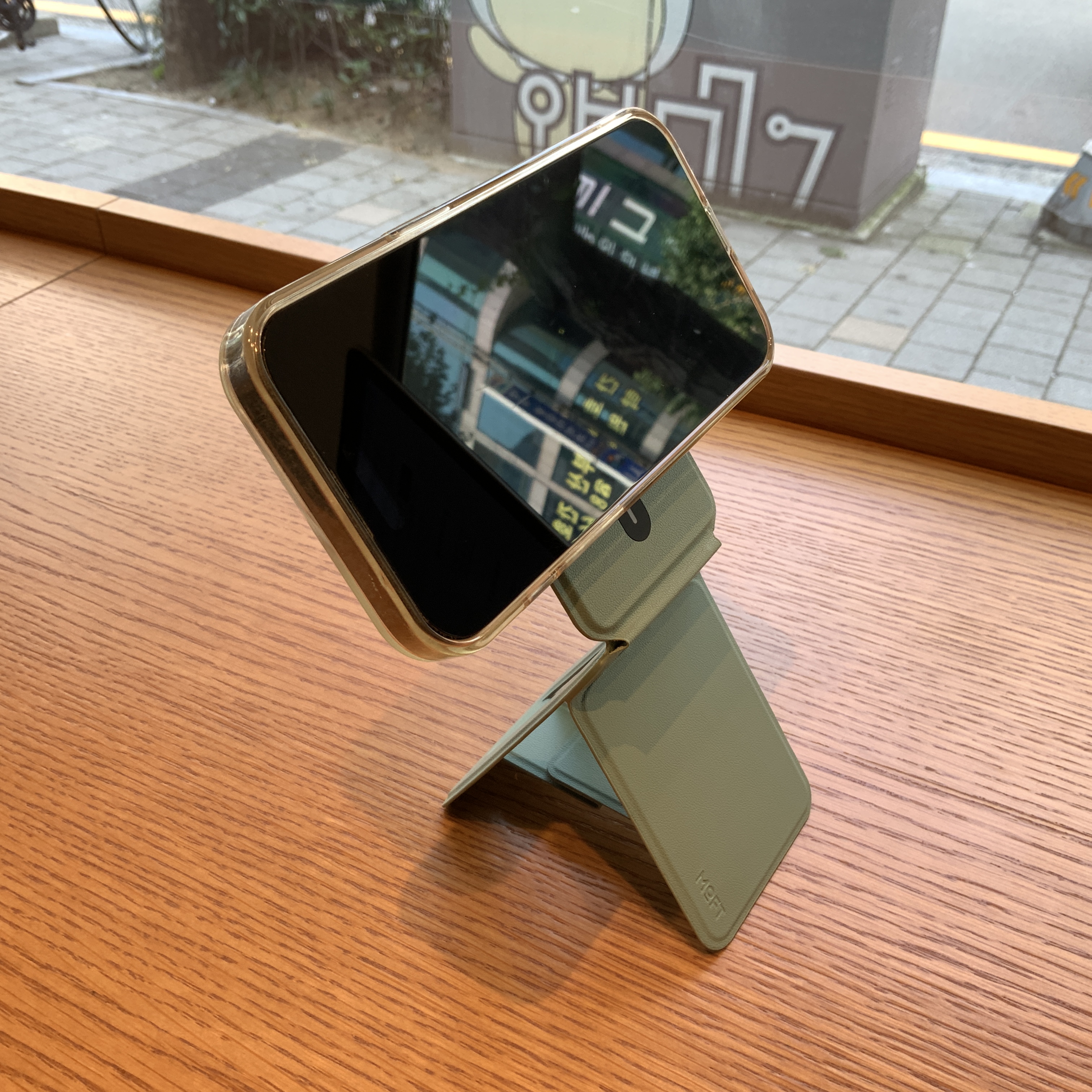 MOFT트라이팟스탠드_맥세이프거치대