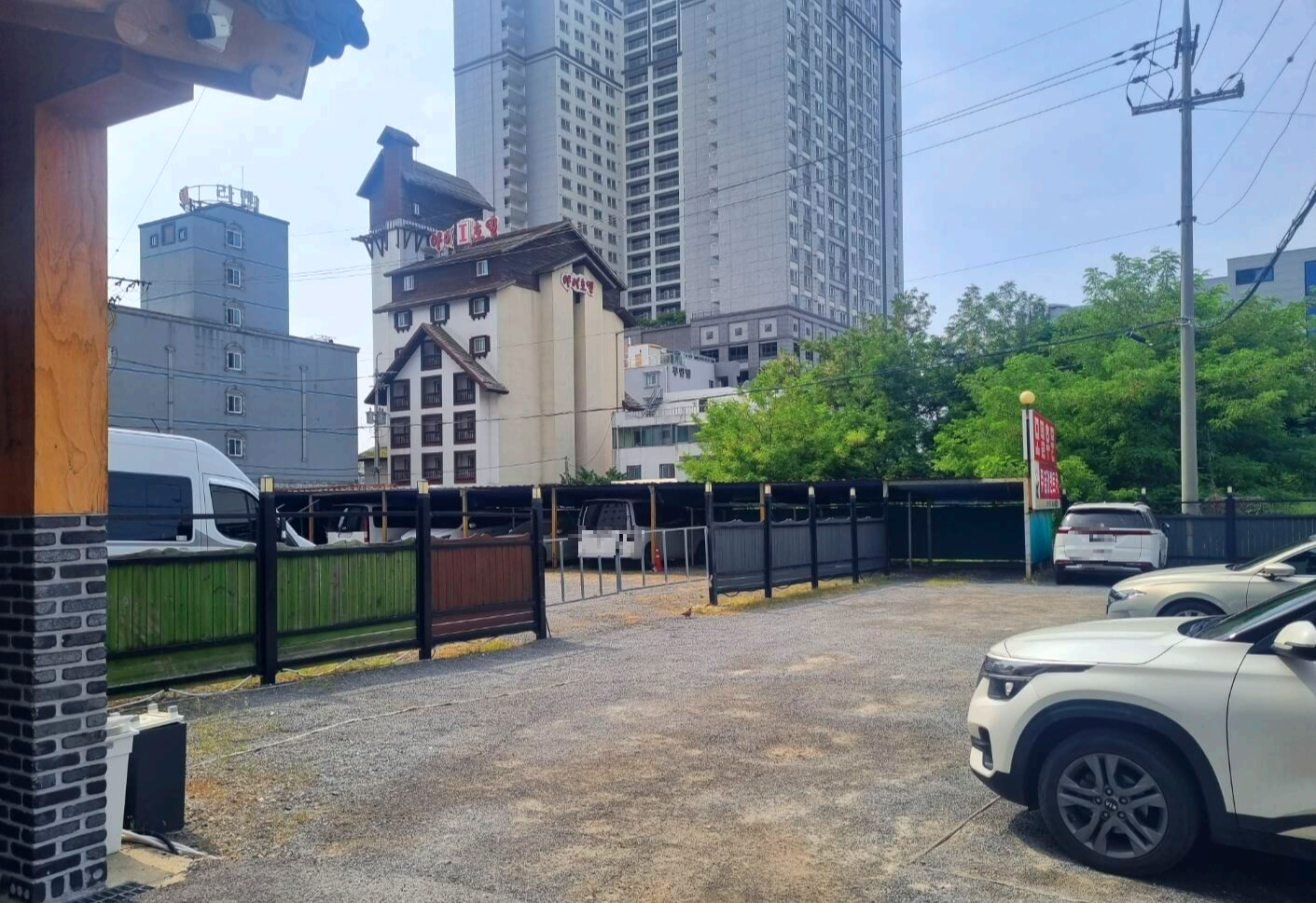 허앤장한옥호텔-주차장