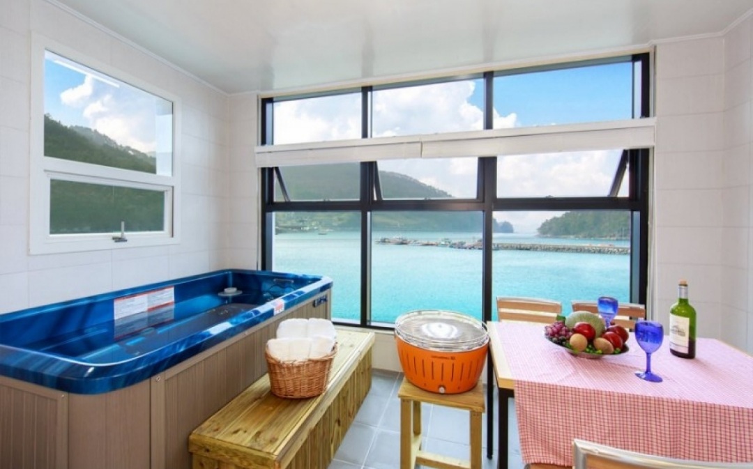 통영 메이블루 펜션 304호 스파