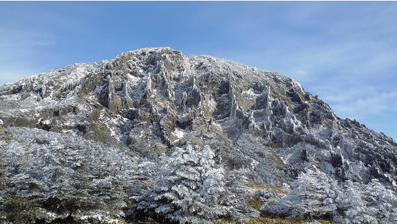 정상 정복의 짜릿함 산악 여행 베스트