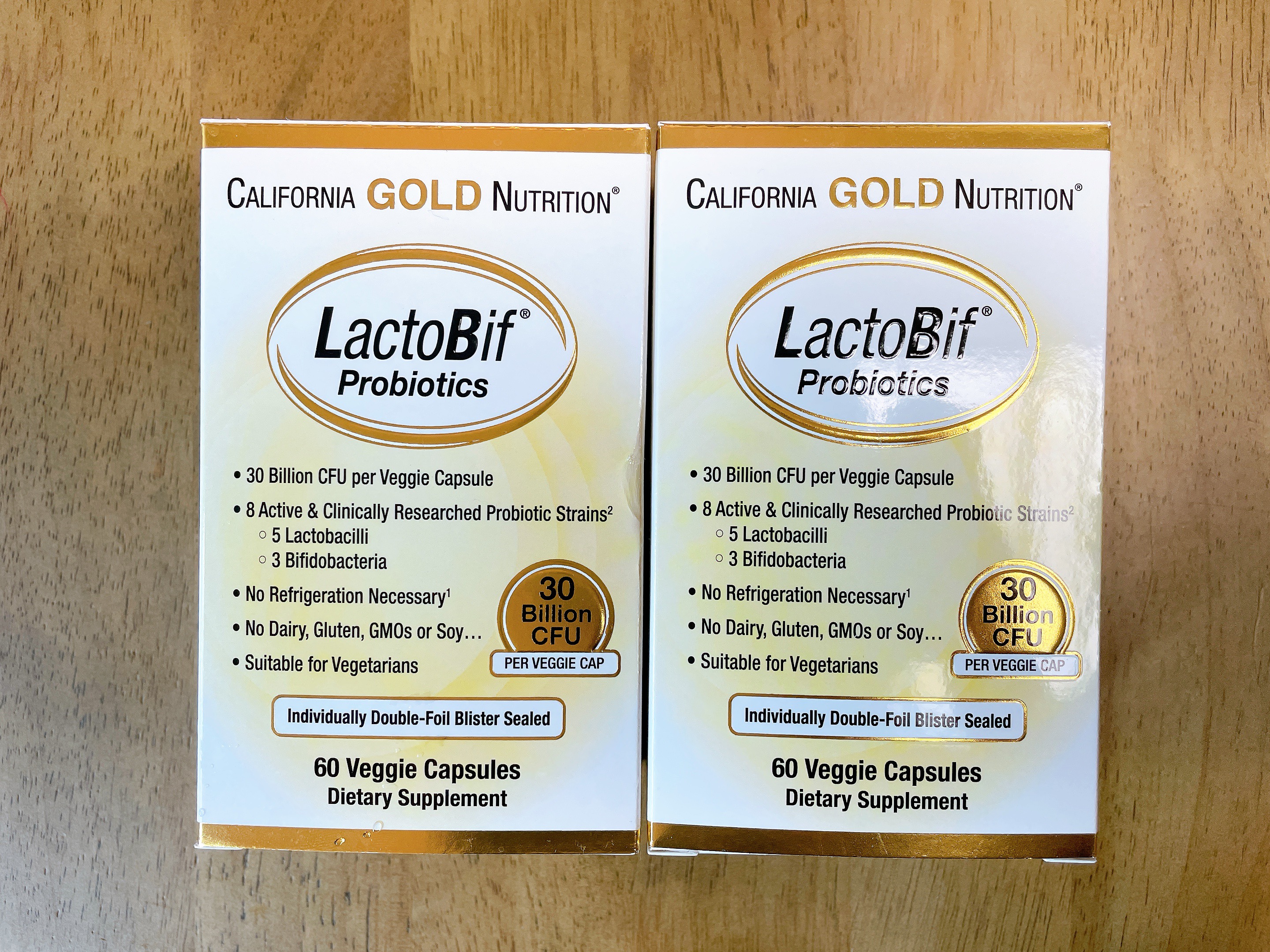 테이블-위에-놓여있는-아이허브유산균-상자두개