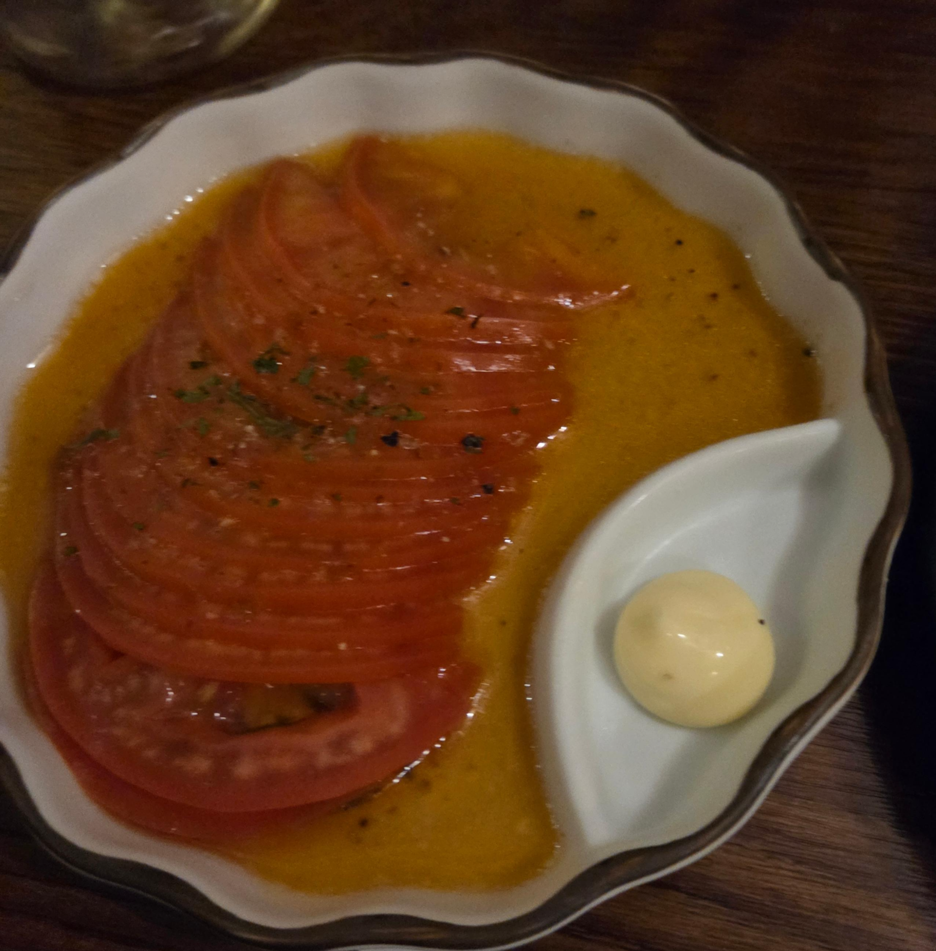 이자카야 춘 영등포점 기본안주 토마토와 소스 접시