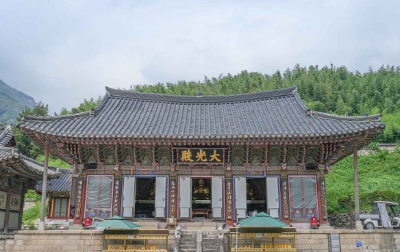 경남 여행지 추천 ❘ 밀양 가볼만한 곳 베스트 10. 표충사