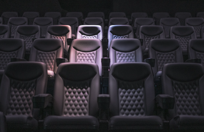 장항준 영화를 보기위해 세팅한 극장