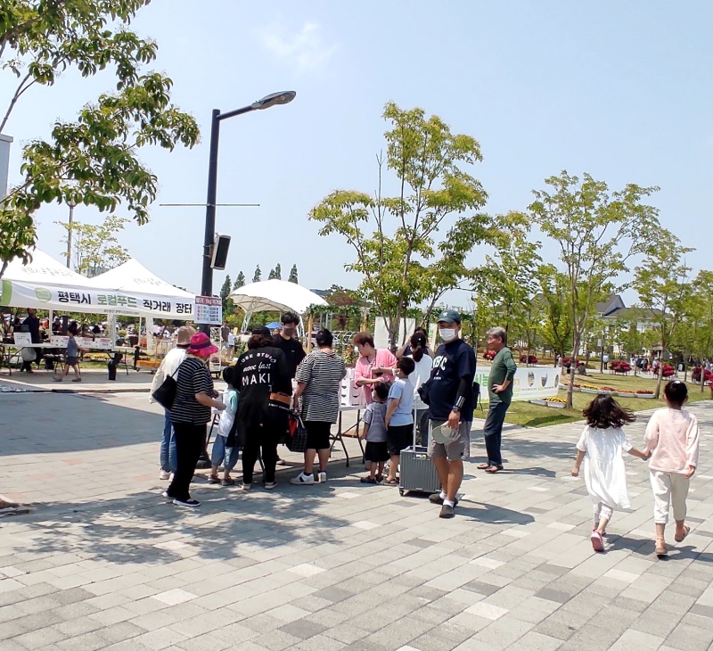 입구에서 판매하던 직판 딸기