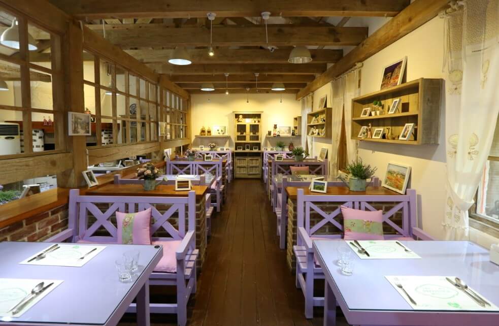 청도 프로방스 빛축제에서는 산타마을 빛축제도 함께 열립니다.