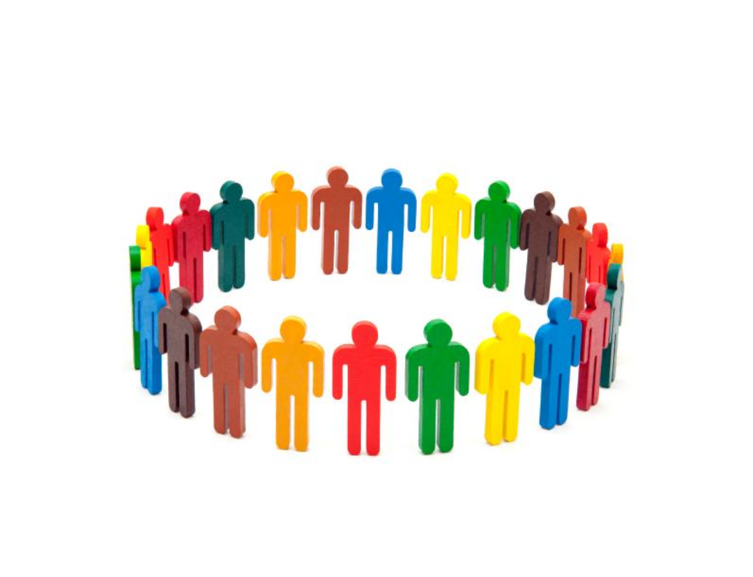 사람 모형이 원형을 이루고 있다.