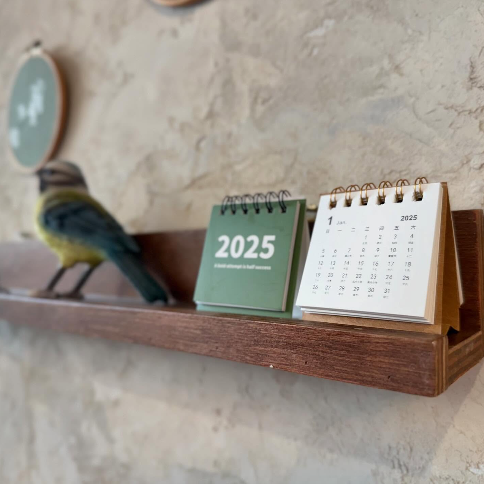 작고 아기자기한 선반과 소품