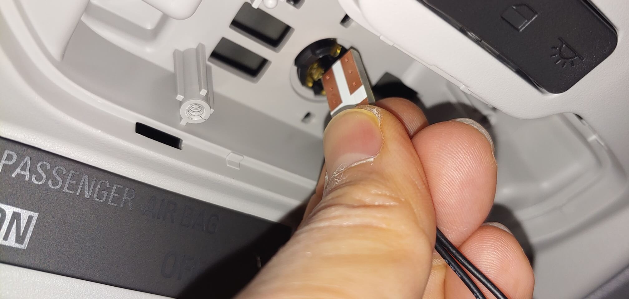 실제 차주가 알려주는 쉐보레 트랙스 크로스오버 - LED 실내등(전등) 교체하기