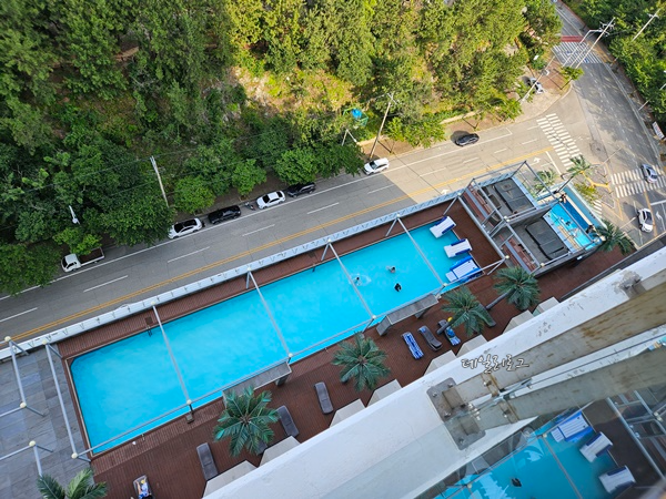 라마다호텔_수영장