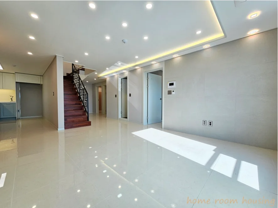 수원시 권선구 구운동 포룸 신축빌라 거실