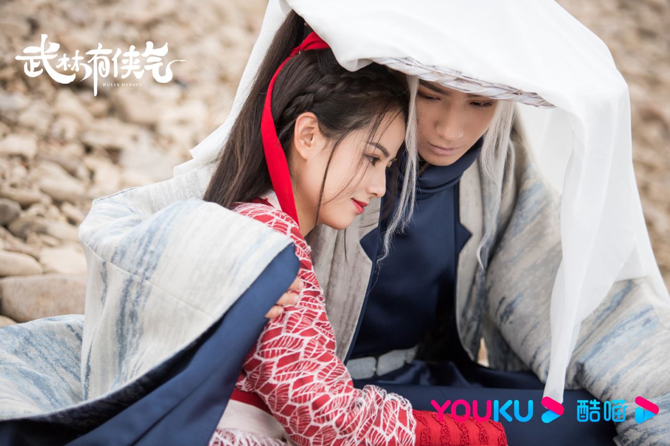 머리가-하얗게-샌-백악에-안겨있는-엽혜