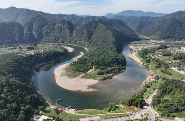 비운의 왕 단종의 유배지 '영월 청령포' 육지속 외딴섬