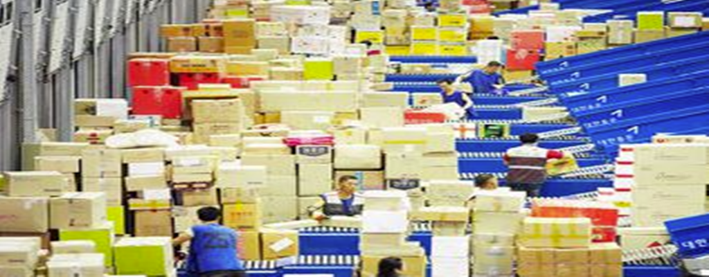 택배-분류-작업을-하고있는-장면