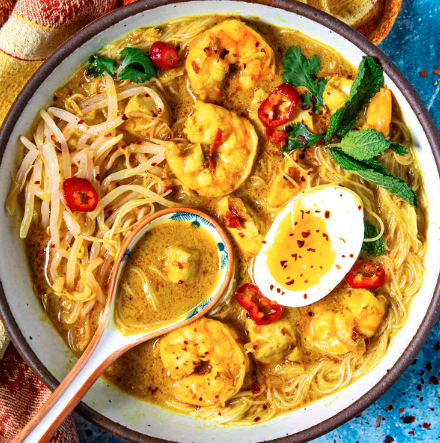 락사 (Laksa) – 향신료 덕후를 위한 국물 요리