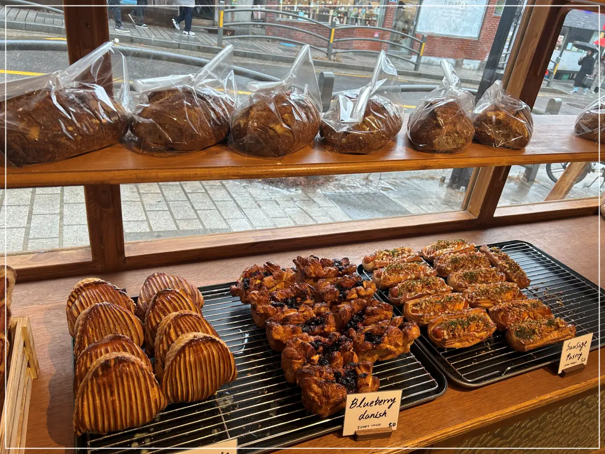 퍼먼트-안국-내부-파이-바게트-빵-사진