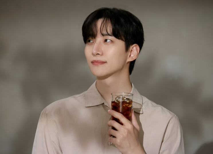 이준호 프로필 배우 드라마 가수 여자친구 작품활동 화보 캐셔로 사진