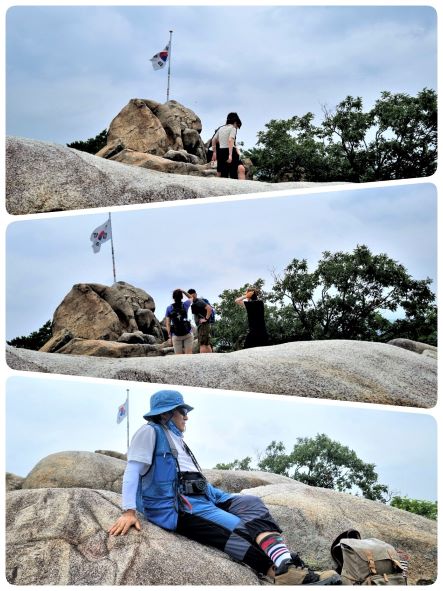 국기봉 정상에서의 인증 샷, 2인, 3인, 그리고 본인, 푸른 하늘,
