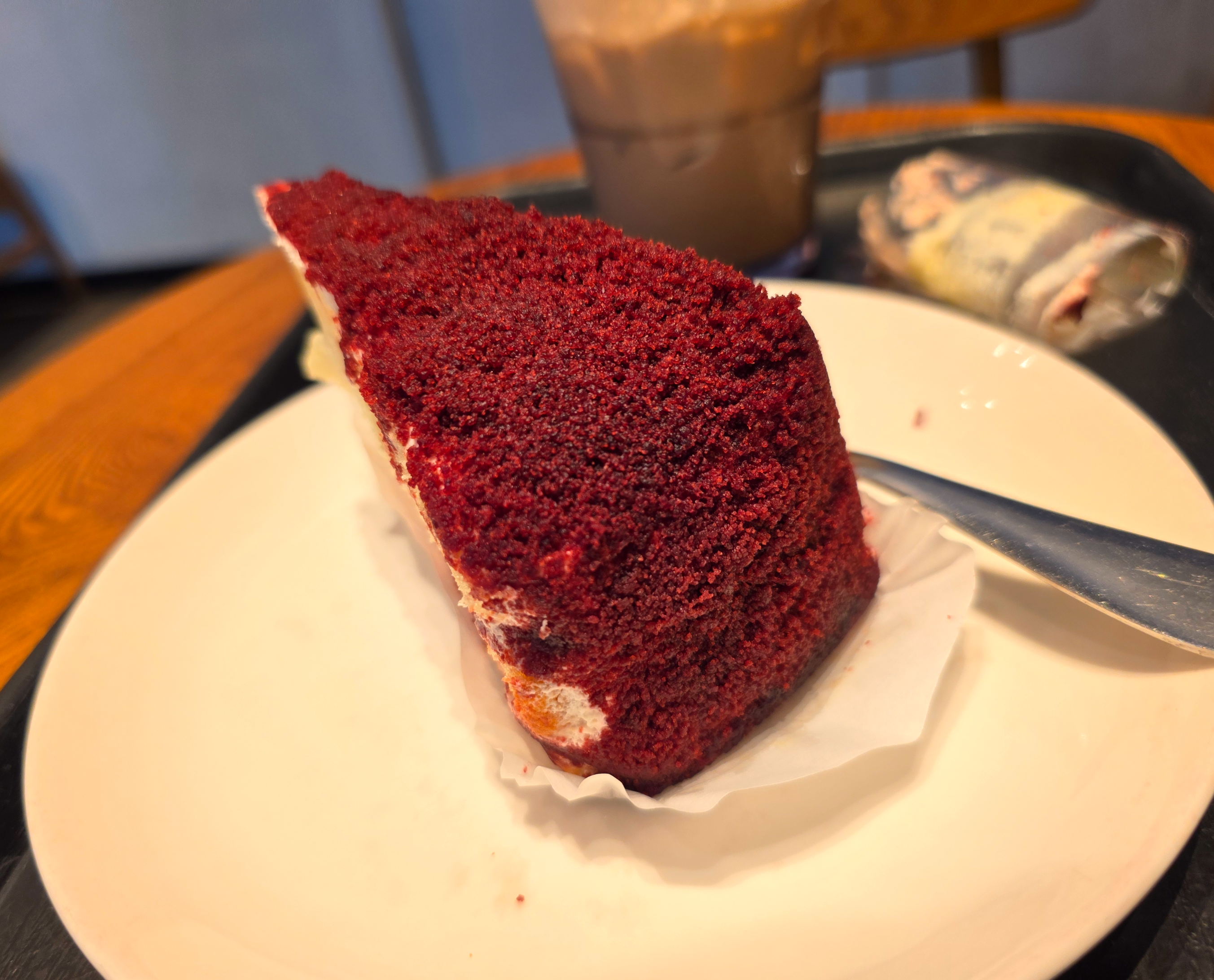 스타벅스신제품_스트로베리슈크림케이크