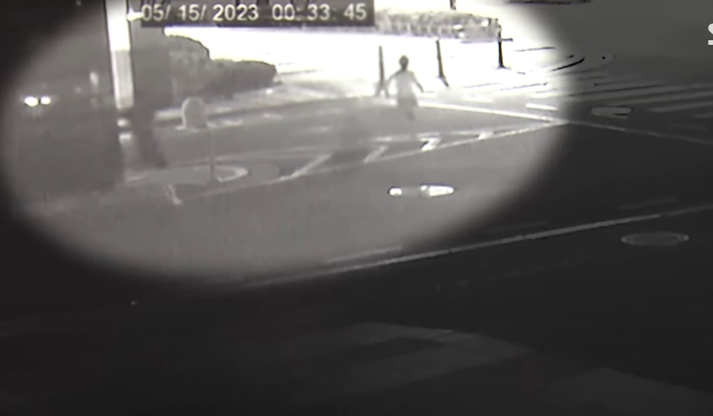 40대 아빠에 쫏겨 도망가는 여중생