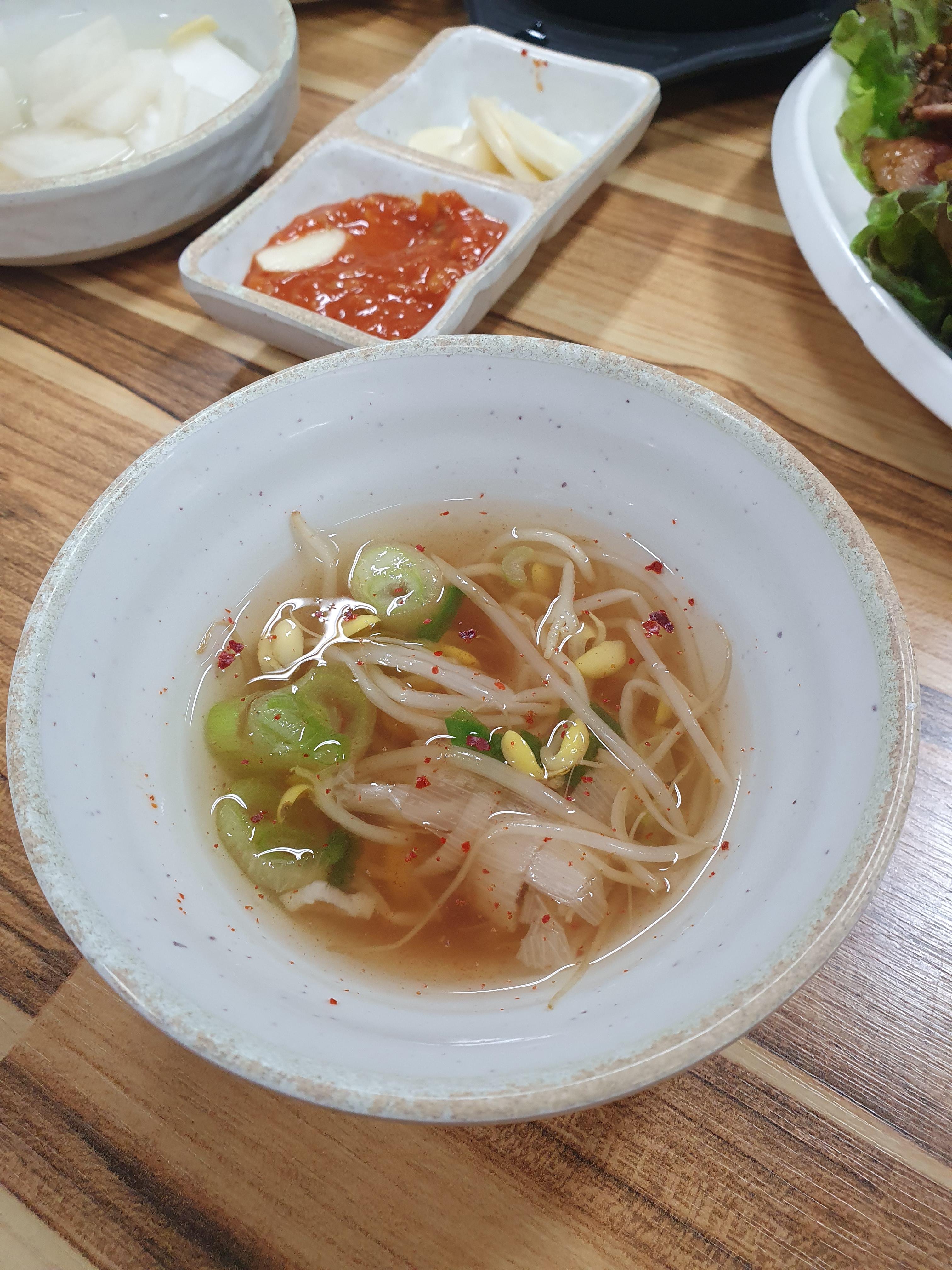 조금 뒤에 나온 술국 콩나물 해장국!