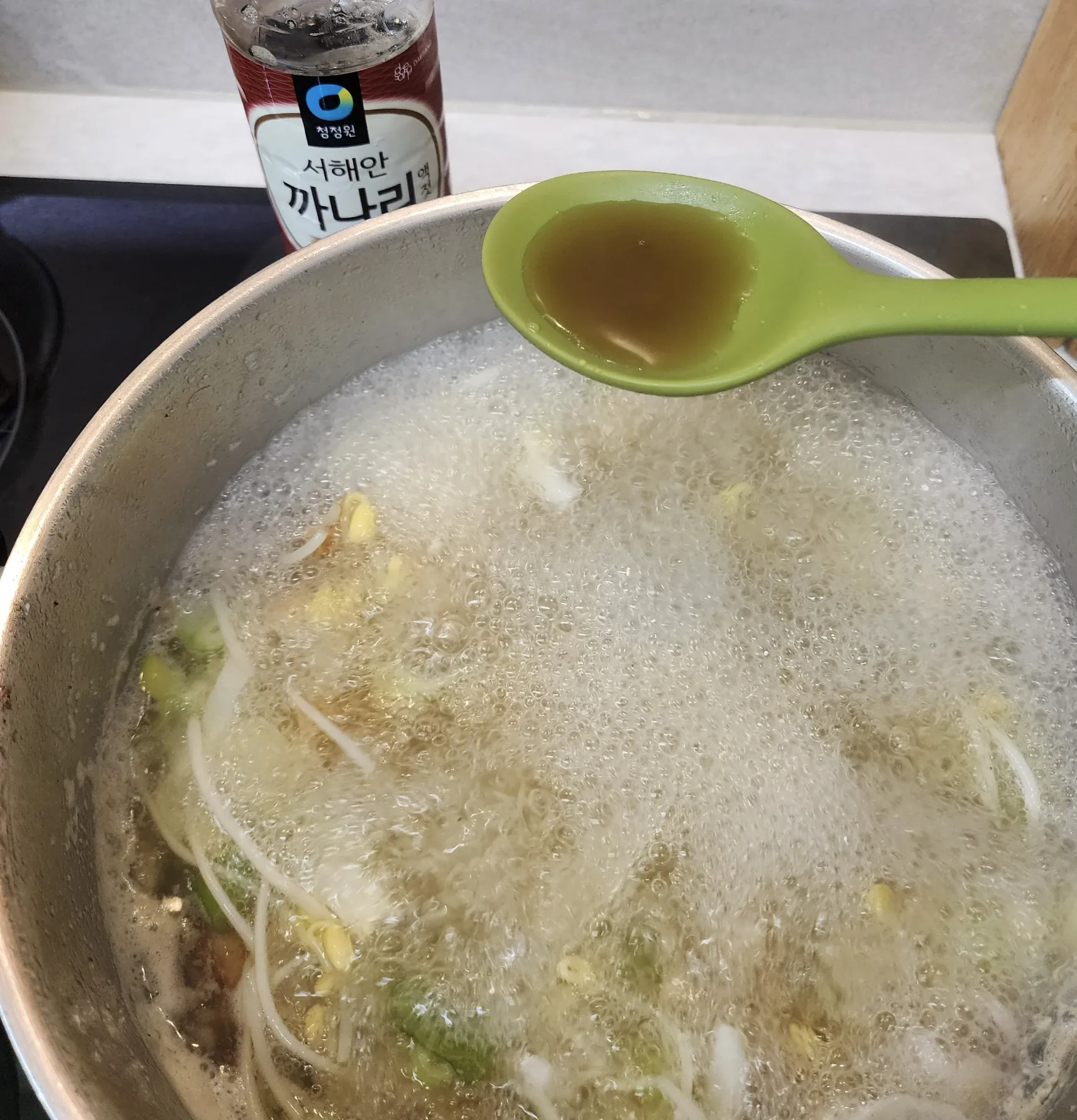 두부황태콩나물국-까나리액젓2큰스푼넣기