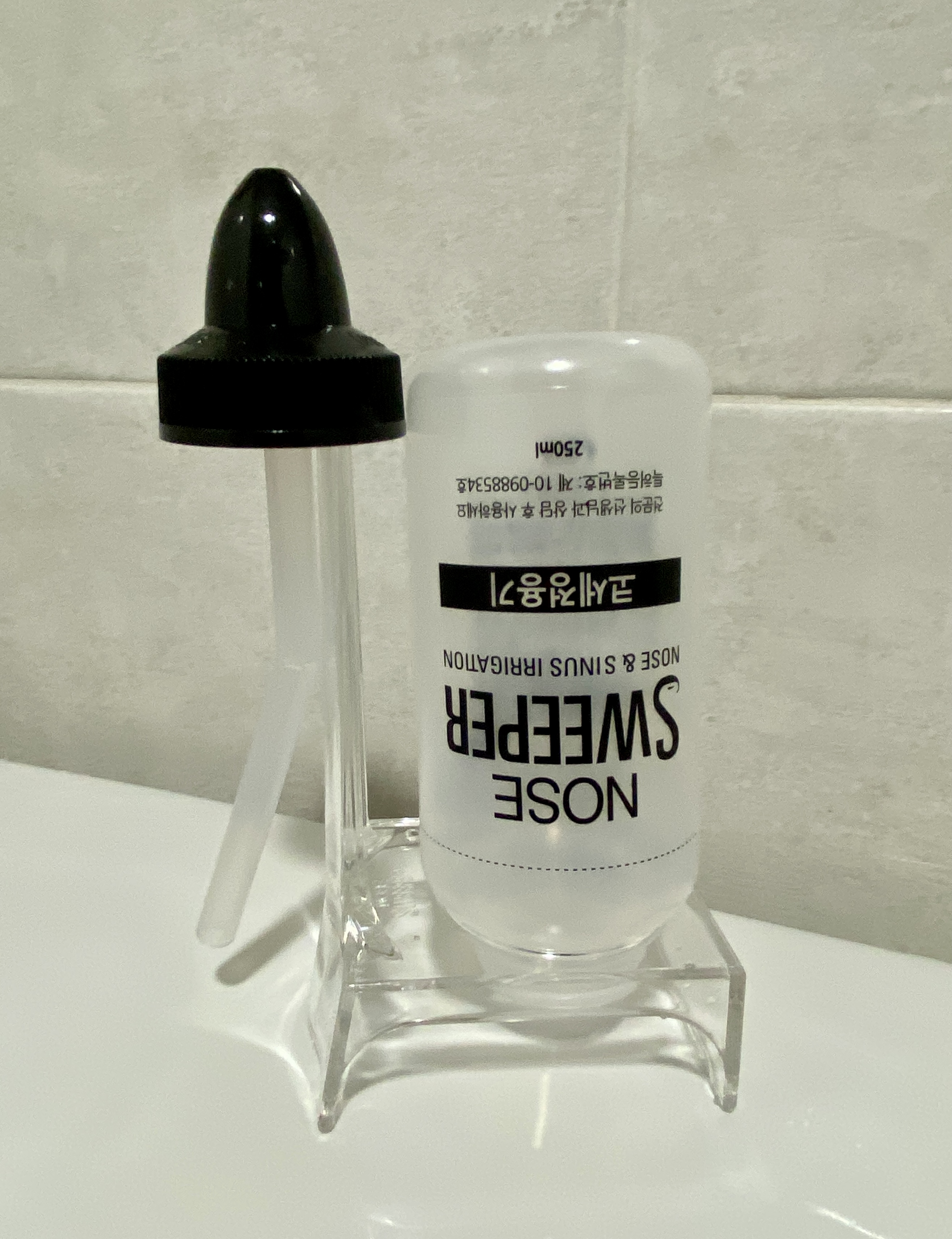 노즈스위퍼 코세정 용기 세척 후 건조시키는 중