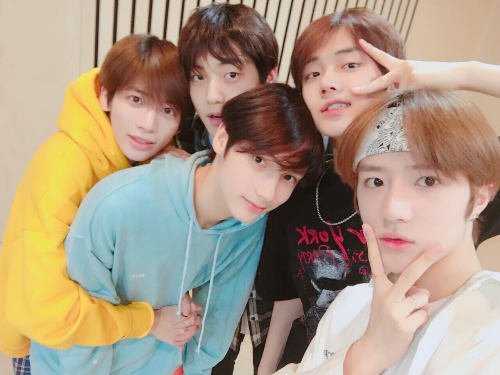 투모로우바이투게더 빌보드 200