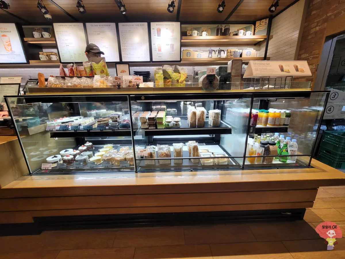 스타벅스-서울고속터미널점-푸드-진열대-냉장고