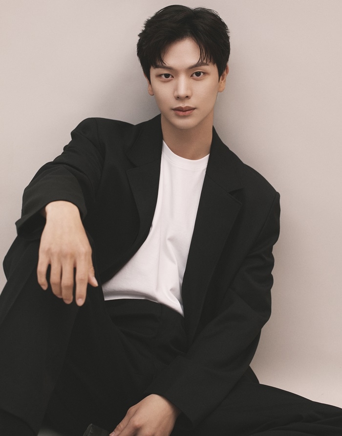 육성재 프로필 나이 학력 소속사 가족 키 혈액형 MBTI 출신지역