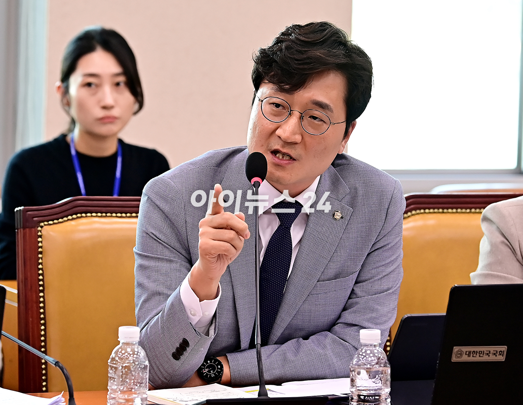 장철민 더불어민주당 의원이 10일 오전 서울 여의도 국회에서 열린 국토교통위원회 국정감사에서 질의를 하고 있다. [사진=곽영래 기자]