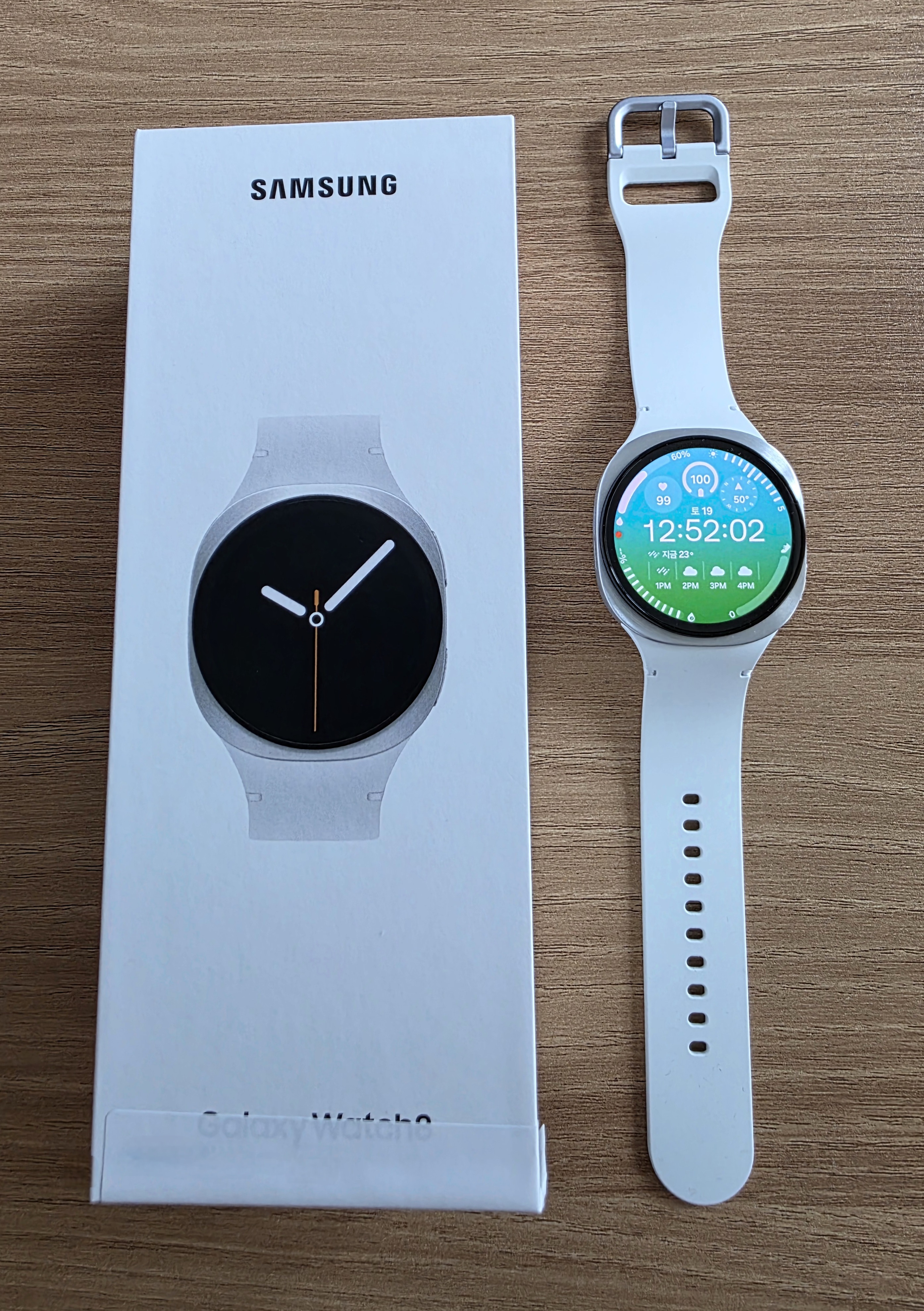 워치8은-케이스가-작아졌어요.