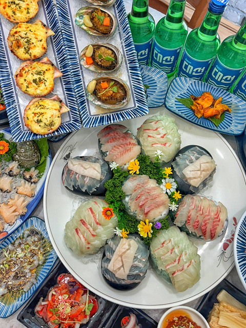 부산 수영구 광안리 맛집 현지인 추천 부산여행 로망스 대영횟집 석화연 수변최고돼지국밥 마담에뽀끄 아메리칸빌리지 진곰탕진해장 오륙도횟집 디에이블 무쇠김치삼겹