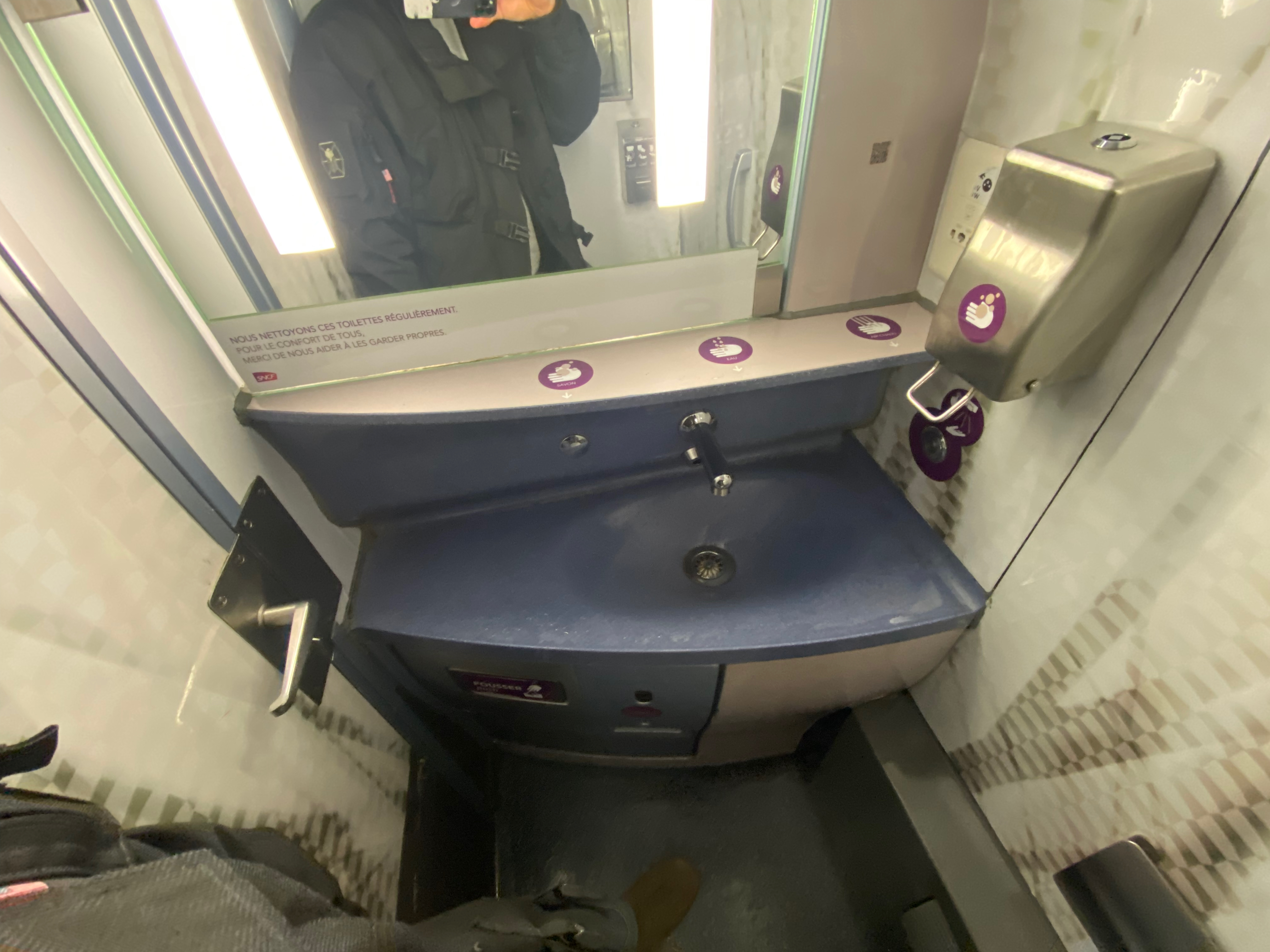 TGV 화장실
