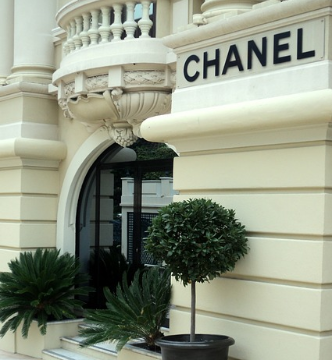 샤넬(Chanel): 100년 넘게 사랑받는 럭셔리 브랜드의 성공 비결