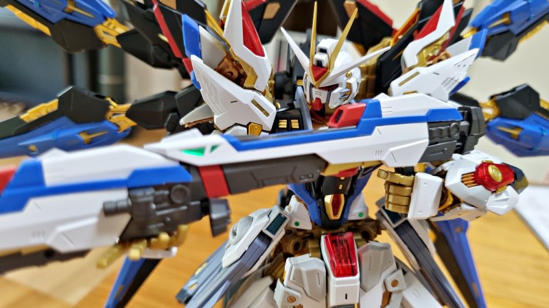 총쏘는 모습도 멋진 스트라이크 프리덤