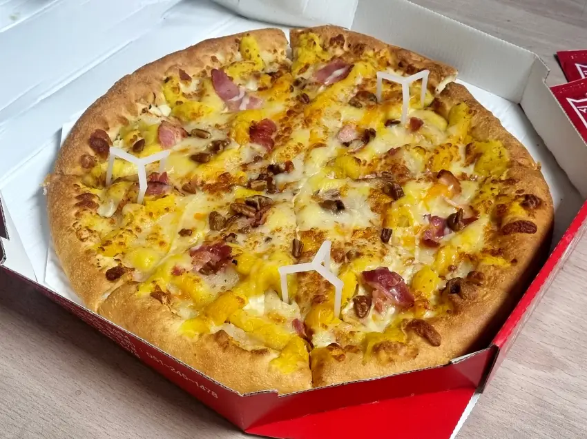 이재모피자에서 주문한 크러스트 리치 밤고구마 피자입니다.