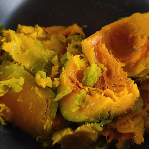 껍질을 벗긴 단호박