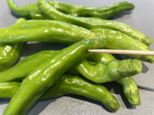 꽈리고추 손질 - 구멍 뚫는법