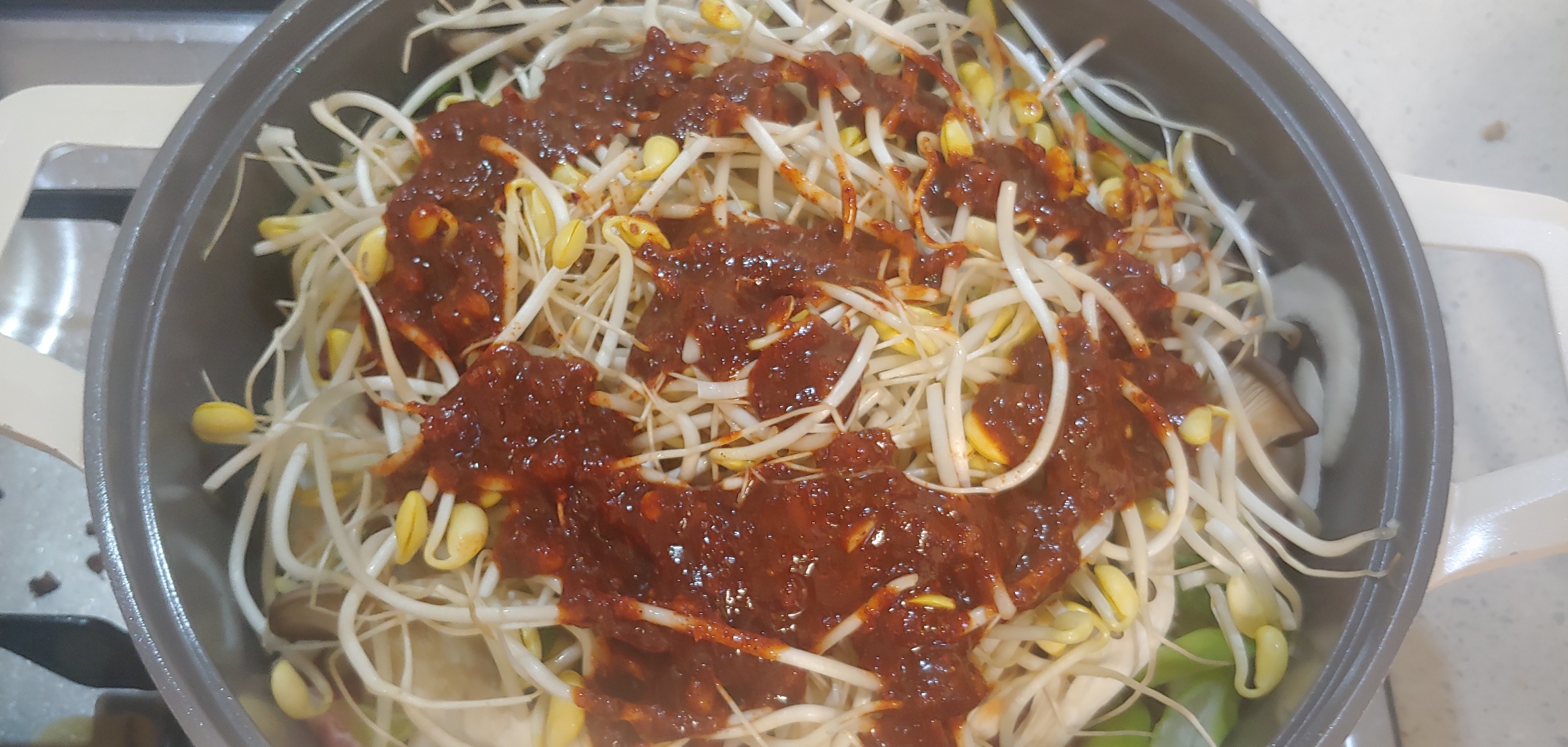 3에 2)의 방식으로, 전 콩나물을 가장 마지막에 올렸습니다.